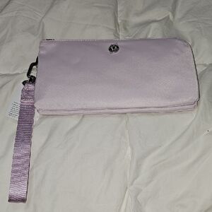 Lululemon CURVED WRISTLET-MEPK!... Rare, Sold Out! Nwts!